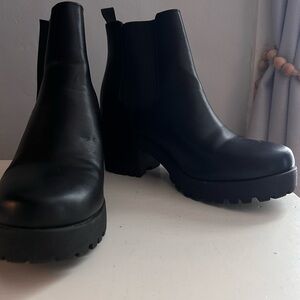 Ankle boots with chunky heel